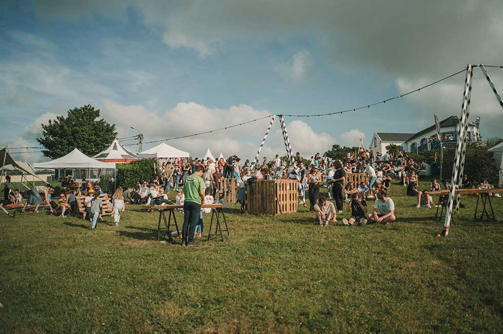 Festival familial en bord de mer rencontre artistique musique Landeda