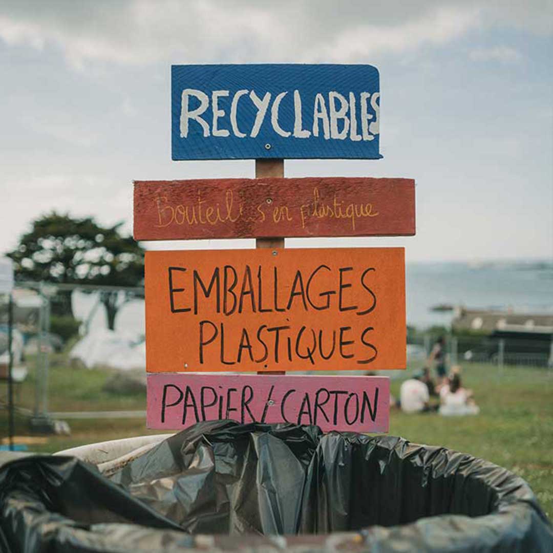 Poubelles recyclables et tri sur un évènement responsable Finistère