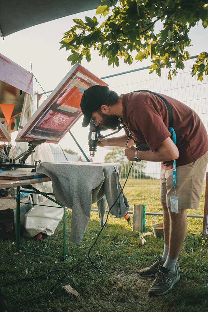 Sérigraphie textile upcycling personnalisation festival