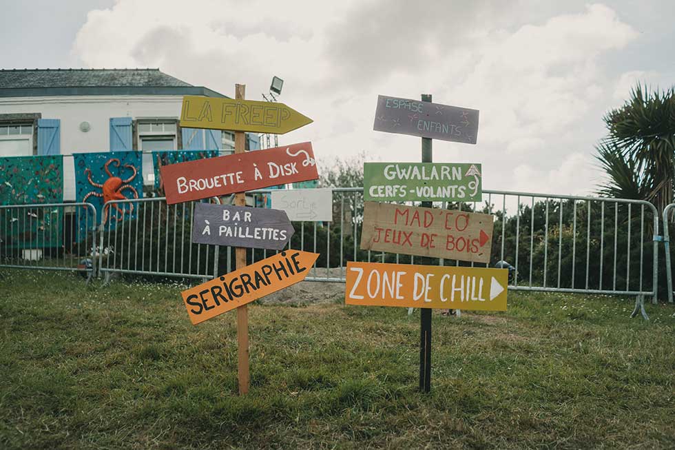 Signalétique récup réemploi sur un festival engagé Finistère